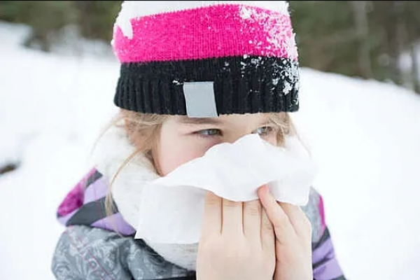 Врач Зайцев объяснил, почему на морозе возникает насморк из-за нарушения работы носовых раковин