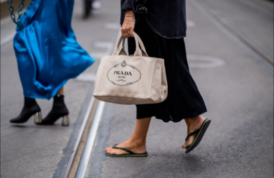 Как стильно носить вьетнамки в городе: 4 проверенных образа