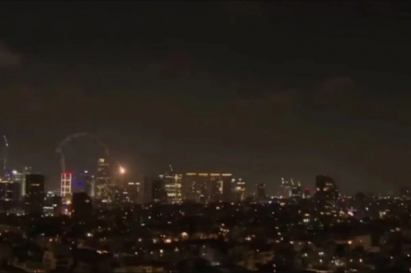 Появилось видео падения израильской ракеты ПВО на Тель-Авив