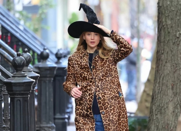 Хэллоуин в городе: Дженнифер Лоуренс в образе ведьмы на улицах