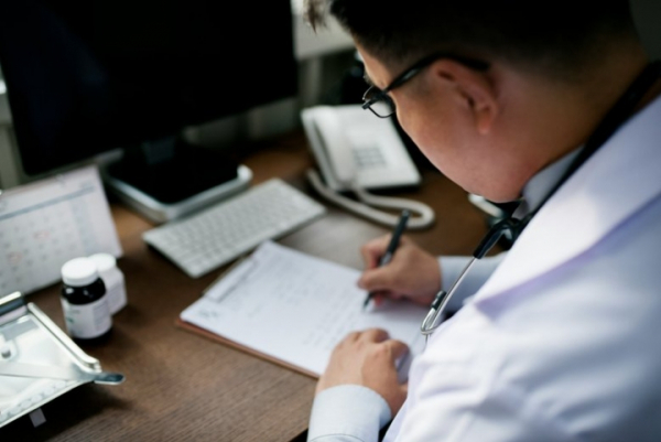 Как врачи измеряют боль и зачем это важно — объясняет хирург