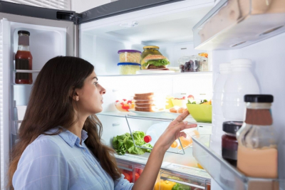 Как снизить счёт за электричество, не рискуя свежестью продуктов: ошибки в использовании холодильника