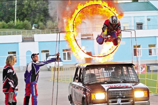 Джеки Чан: Путь от каскадера до мирового кинозвезды