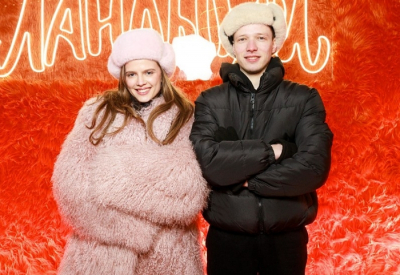 Сергей Городничий и Ника Здорик встретились с фанатами "Ландышей. Вторая весна" на катке